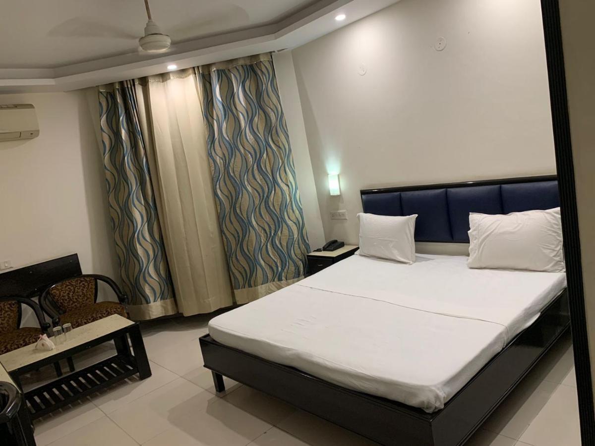 Hotel Raman'S Jagādhri 외부 사진