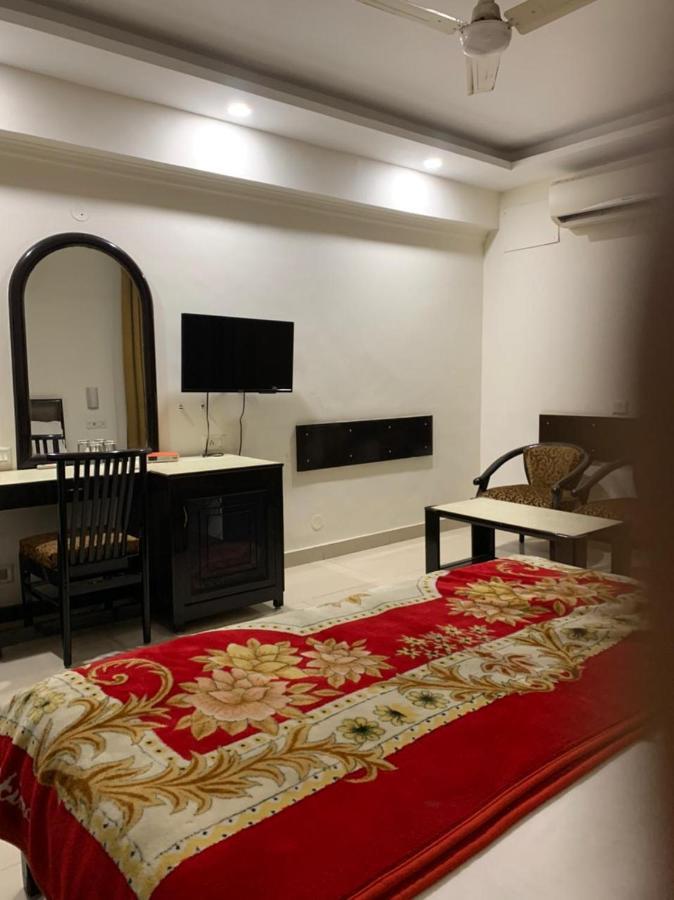 Hotel Raman'S Jagādhri 외부 사진