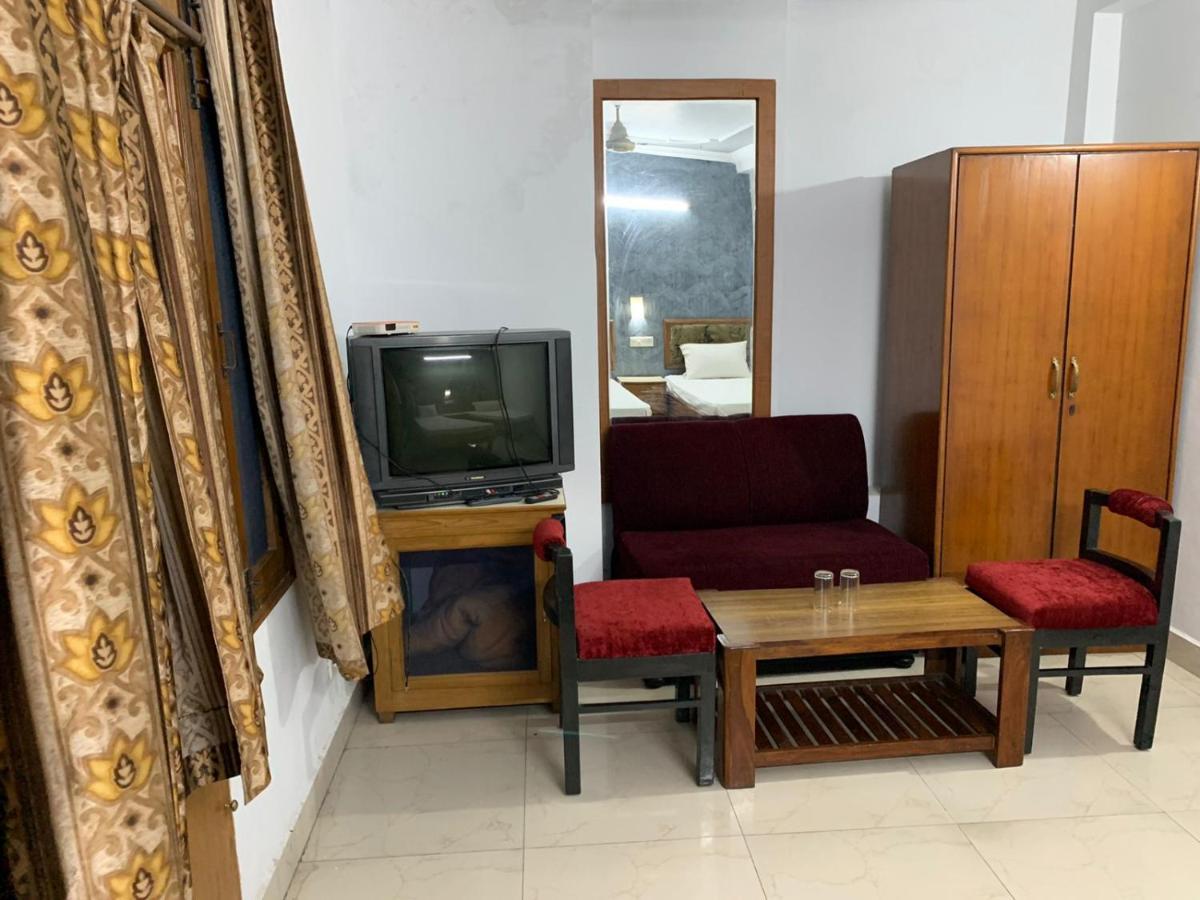 Hotel Raman'S Jagādhri 외부 사진