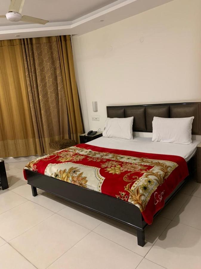 Hotel Raman'S Jagādhri 외부 사진