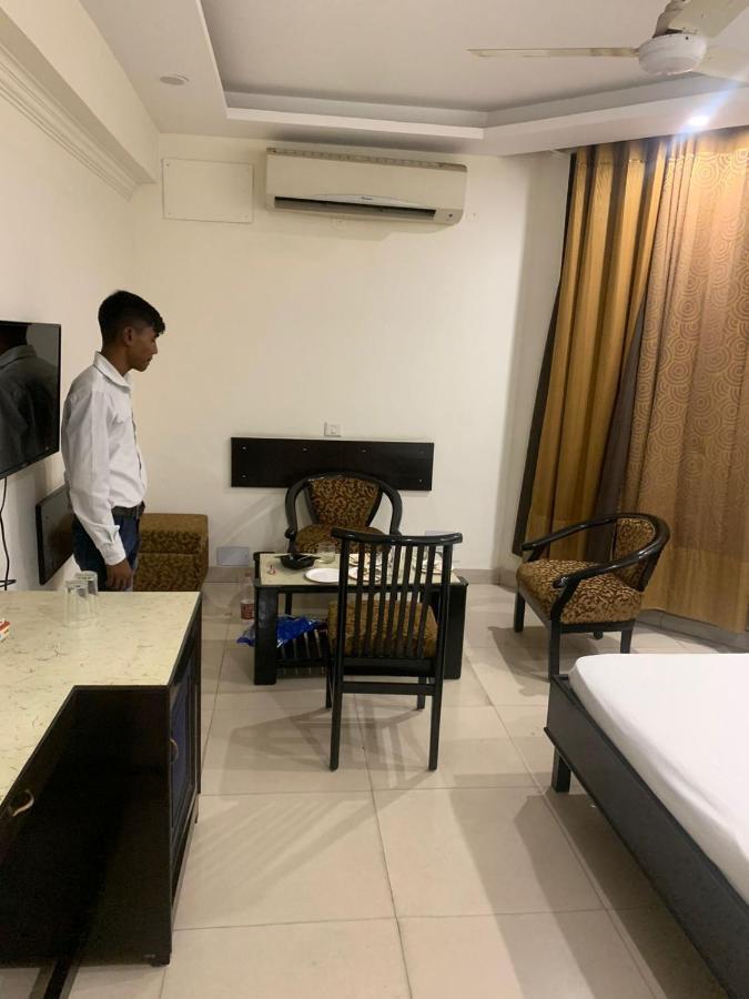 Hotel Raman'S Jagādhri 외부 사진