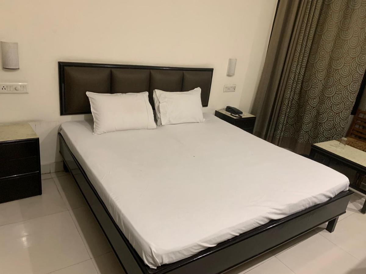Hotel Raman'S Jagādhri 외부 사진