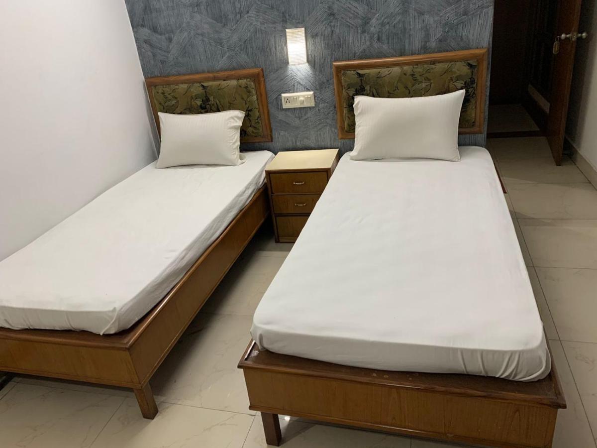 Hotel Raman'S Jagādhri 외부 사진