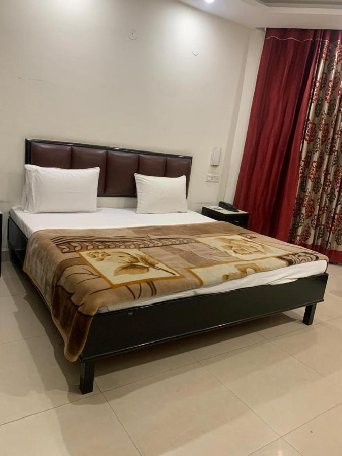 Hotel Raman'S Jagādhri 외부 사진